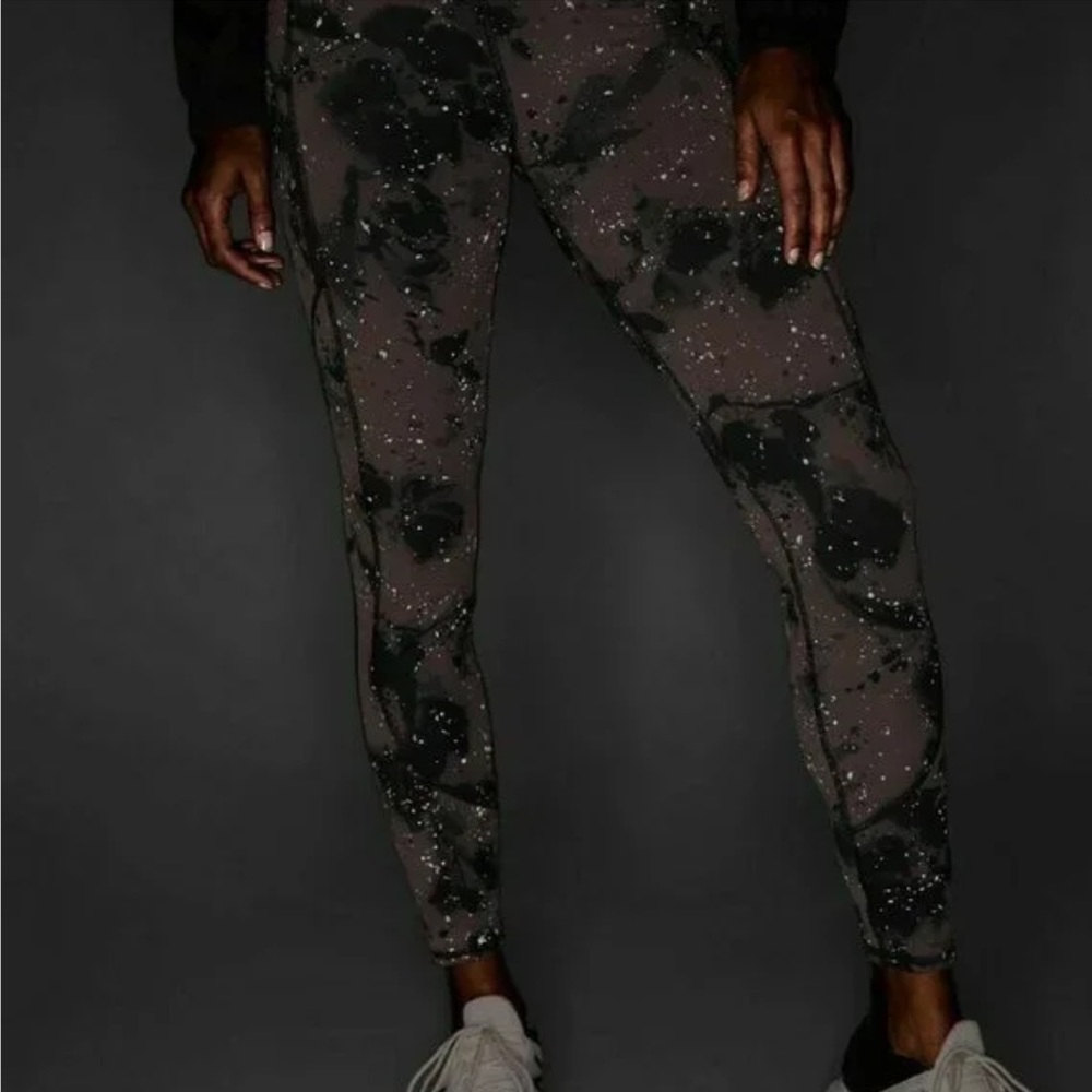 Athleta Rainier Reflective Pattern Tight #487750 … - image 4